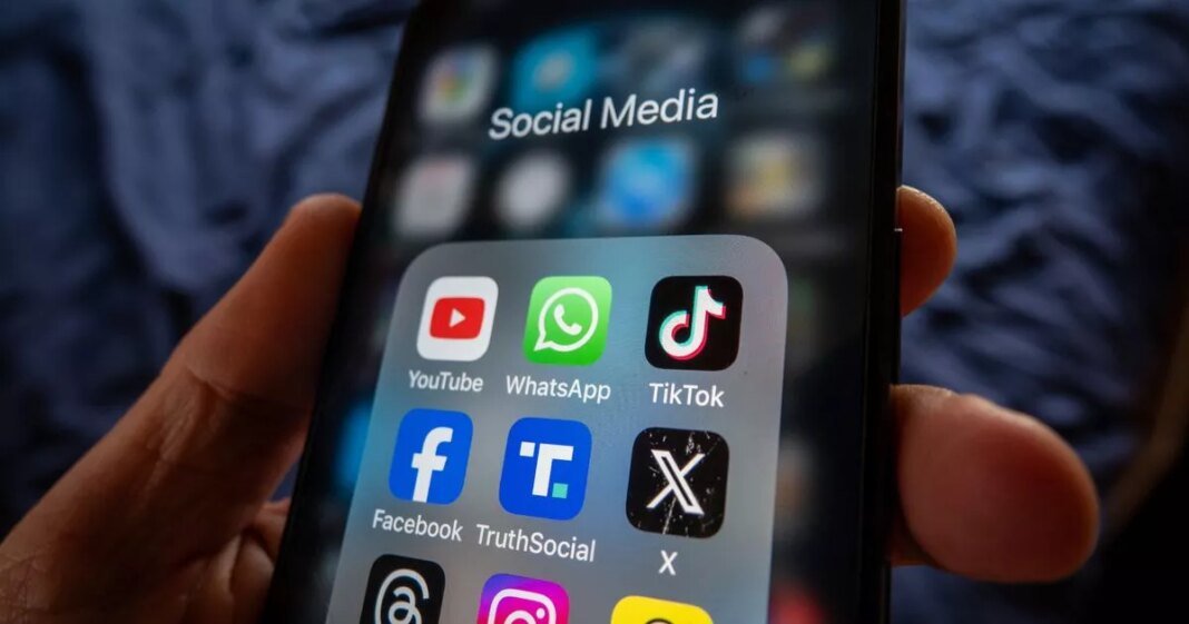 0_donald-trumps-social-media-business-truth-social-is-publicly-listed