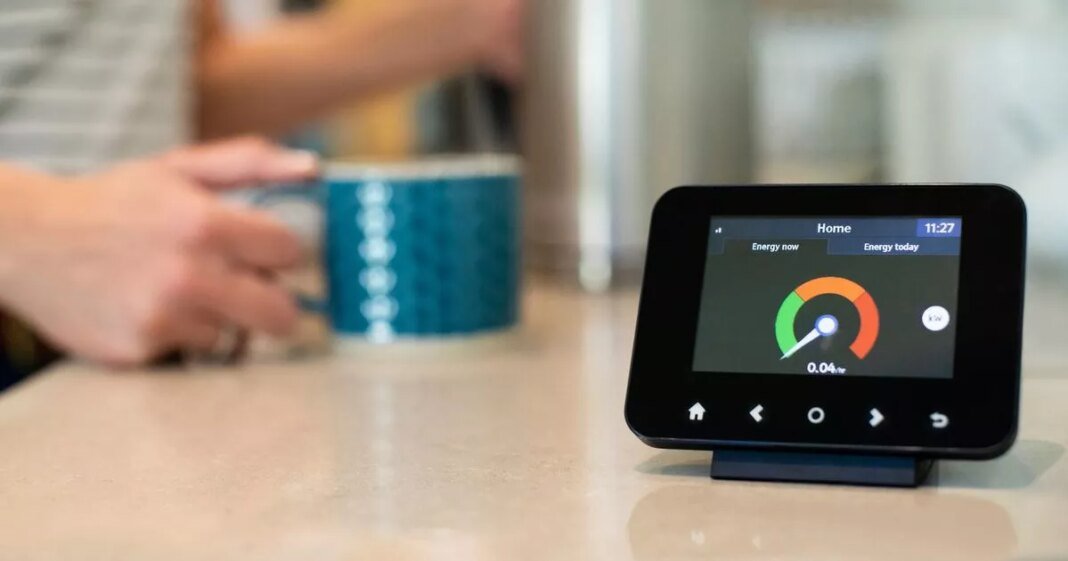 0_woman-at-home-boiling-kettle-for-hot-drink-with-smart-energy-meter-in-foreground